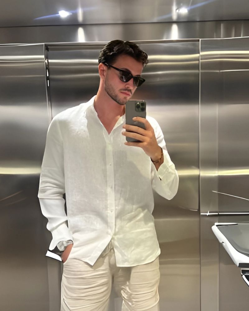 Outfit 4 - Island Life Bernard Grimberg